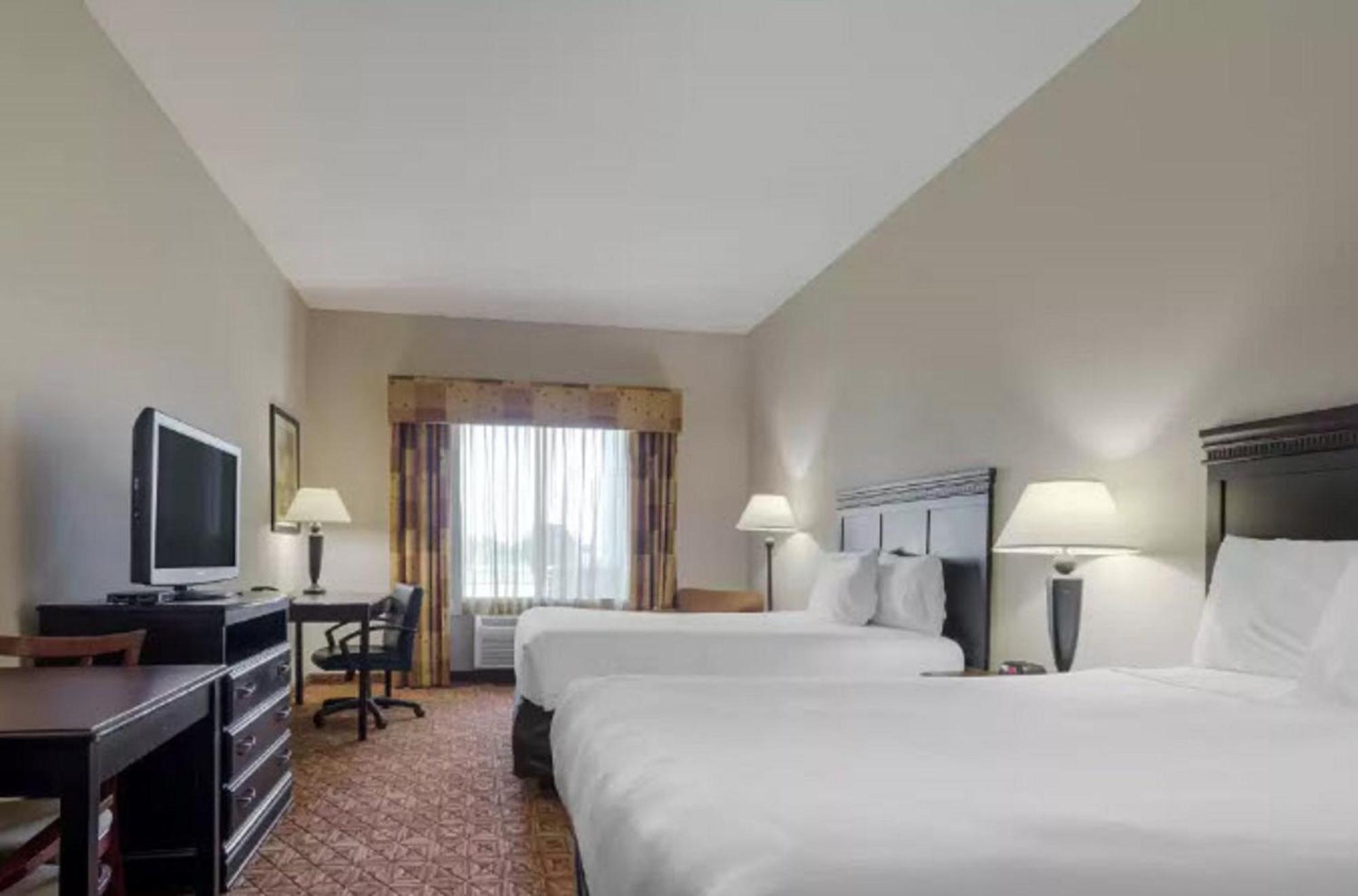 Lake Texoma Inn And Suites Denison Zewnętrze zdjęcie